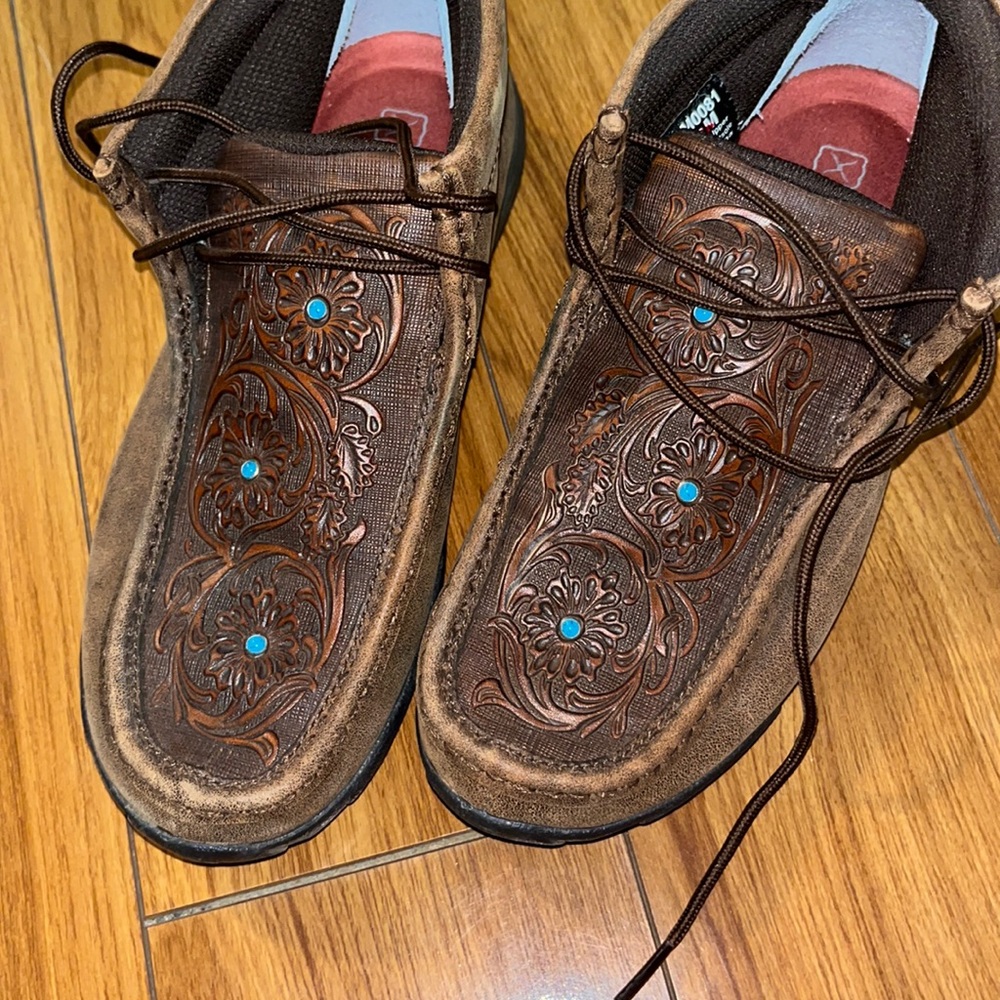 TWISTED X WOMEN'S BROWN TOOLED FLOWERS DRIVING MOCCASINS - MOC TOE